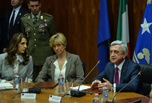 Նախագահ Սերժ Սարգսյանը հանդիպում է ունեցել Իտալիայի պաշտպանության նախարար Ռոբերտա Պինոտիի հետ

