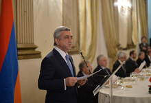 Նախագահ Սերժ Սարգսյանը ընթրիք է ունեցել իտալացի խորհրդարանականների հետ