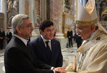 Президент провел отдельную встречу с Его Святейшеством Папой Римским Франциском