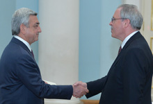 
Президенту вручил верительные грамоты новоназначенный посол Ирландии в Армении