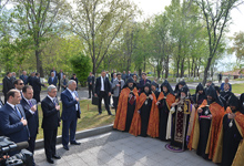 Президент присутствовал на церемонии освящения места строительства церкви Святых Мучеников
