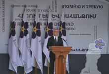 Ծիծեռնակաբերդում Նախագահ Սերժ Սարգսյանը հարգանքի տուրք է մատուցել Հայոց ցեղասպանության զոհերի հիշատակին