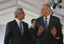 President Serzh Sargsyan meets with Latvian President Andris Bērziņš
