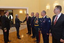 Serzh Sargsyan congratulates RF top officials on RF public holiday and visits RF Embassy in RA