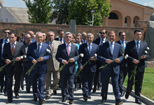 Serzh Sargsyan pays tribute to memory of statesman and political figure Andranik Margaryan