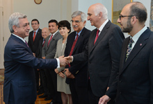 Նախագահն ընդունել է Հայաստանի 4-րդ միջազգային բժշկական համագումարի մասնակիցների պատվիրակությանը