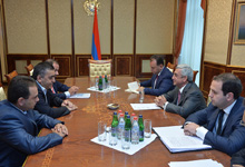 
Президент Серж Саргсян провел встречу с представителями партии АРФД