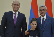 Նախագահը հյուրընկալել է բարձր առաջադիմություն ցուցաբերած, ինչպես նաև միջազգային օլիմպիադաներում հաջողությունների հասած դպրոցականներին