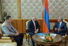 Նախագահն ընդունել է ՌԴ ԱԴԾ ՍԾ սահմանային պահպանության դեպարտամենտի տնօրեն Ն. Կոզիկին և ՀՀ-ում ՌԴ ԱԴԾ սահմանապահ վարչության պետ Ա. Միխեևին