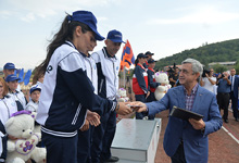 Президент посмотрел соревнования заключительного этапа 2015 года конкурса &laquo;Лучшая спортивная семья&raquo;