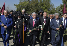 President Serzh Sargsyan visited the Erablur Military Pantheon