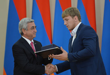 Awards ceremony takes place at Presidential Palace on 24th anniversary of RA independence