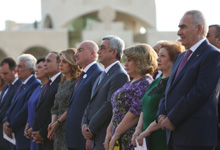 Президент Серж Саргсян присутствовал на церемонии освящения Святого Мира