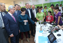 Նախագահն այցելել է &laquo;ԴիջիԹեք էքսպո-2015&raquo; տեխնոլոգիական ցուցահանդես 