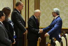 President receives delegation of U.S. doctors