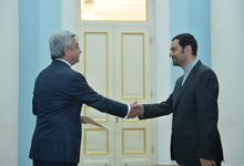 Президенту вручил верительные грамоты новоназначенный посол Ирана в Армении