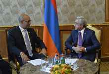 
President receives Harlem D&eacute;sir, French delegation head at Francophonie&rsquo;s ministerial conference