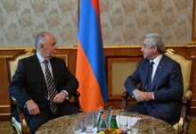 Президент принял директора Федеральной службы РФ по контролю за оборотом наркотиков Виктора Иванова