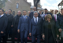 Президент присутствовал на церемонии переосвящения армянской кафедральной церкви Сурб Геворк
