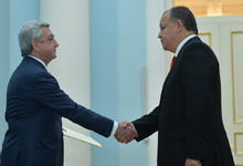 Venezuela's newly-appointed ambassador presents his credentials to president