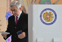 Президент Серж Саргсян принял участие в голосовании на референдуме