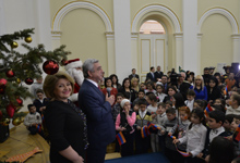  Президент Серж Саргсян и госпожа Рита Саргсян по случаю наступающих праздников в резиденции Президента приняли многочисленных детей