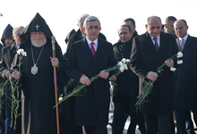 
On the occasion of Army Day President Serzh Sargsyan visited the Erablur Military Pantheon