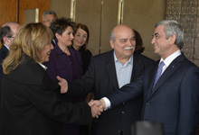 Президент Серж Саргсян встретился с Председателем Парламента Греции Никосом Вуцисом