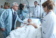  Նախագահն այցելել է մարտական գործողությունների հետևանքով վիրավորված զինծառայողներին