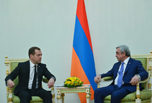 Նախագահ Սերժ Սարգսյանը հանդիպում է ունեցել ՌԴ կառավարության նախագահ Դմիտրի Մեդվեդևի հետ