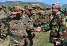  Президент Серж Саргсян в Арцахе наградил высокими государственными наградами солдат Отечества