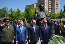  
Նախագահ Սերժ Սարգսյանը ներկա է գտնվել մարշալ Համազասպ Բաբաջանյանի արձանի բացման արարողությանը