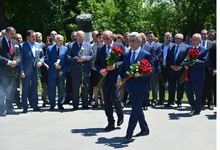 Серж Саргсян воздал дань уважения памяти государственного, политического деятеля Андраника Маргаряна 