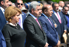  Президент Серж Саргсян присутствовал на Божественной Литургии, отслуженной в Первопрестольном Святом Эчмиадзине