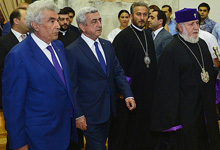 Президент принял участие в приеме, посвященном Дню Конституции
