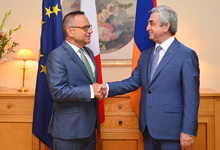 По случаю Национального праздника Франции Президент посетил Посольство Франции в Армении