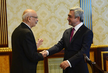  Президент принял представителей мемориального благотворительного учреждения «Говард Карагёзян»