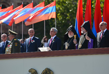 Президент присутствовал на военном параде в честь 25-ой годовщины независимости РА