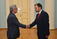Newly appointed Ambassador of Moldova to Armenia Ruslan Bolbochan hands credentials to the President