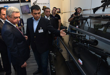 Президент посетил международную выставку вооружений и оборонных технологий "ArmHiTec-2016"