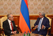 Serzh Sargsyan received the recipient of the RA Presidential Award in the area of Information Technologies for year 2016