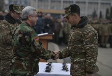 Президент в Степанакерте премировал группу лучших военнослужащих и ополченцев АО