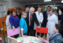 Ռիտա Սարգսյանը բժիշկ Լեոնիդ Ռոշալի հետ այցելել է արյունաբանական կենտրոն