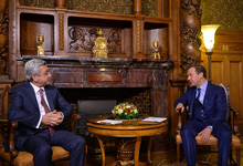Նախագահ Սերժ Սարգսյանը հանդիպում է ունեցել ՌԴ կառավարության նախագահ Դմիտրի Մեդվեդևի հետ
