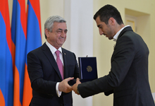 По случаю Праздника Республики в резиденции Президента состоялась церемония награждения