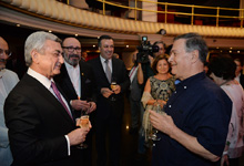 Նախագահը հանդիպել է &laquo;Ոսկե ծիրան&raquo; կինոփառատոնի պատվավոր հյուրերի և փառատոնին մասնակցող կինոգործիչների հետ