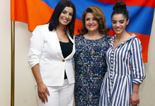 Armenia’s First Lady receives Armenian representatives in New Wave 2017 contest