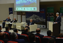 Президент принял участие в конференции, посвящённой органам местного самоуправления и территориального управления