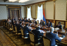 Президент встретился с руководящим составом Национального Собрания