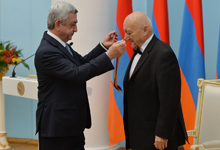 President hands Motherland Order to Armenia&rsquo;s National Hero Hovhannes Chekidjian